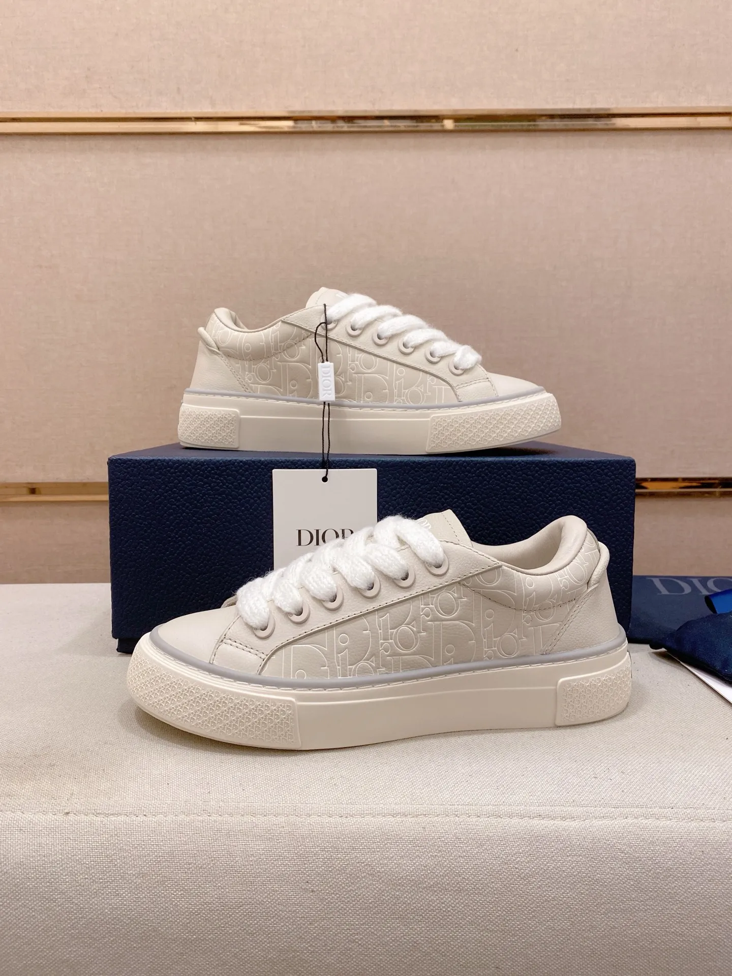 Factory price: 300 Men's shoes 💰[Dior·Dior] Top 🔍Couple style 💏🔍New casual sports style couple shoes, new four-season design, perfect workmanship, lace-up lazy style to create cabinet quality, upper: imported first-layer cowhide, sheepskin lining is soft and comfortable, ultra-light TPU wear-resistant outsole, simple, versatile fashion men's shoes, excellent color code number 35--44
